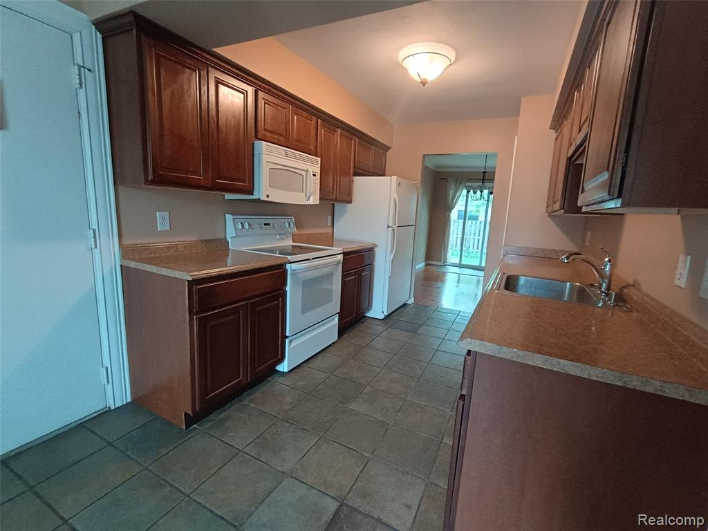 112 Stratford Lane Rochester Hills, MI 48309 - Photo 6 of 37