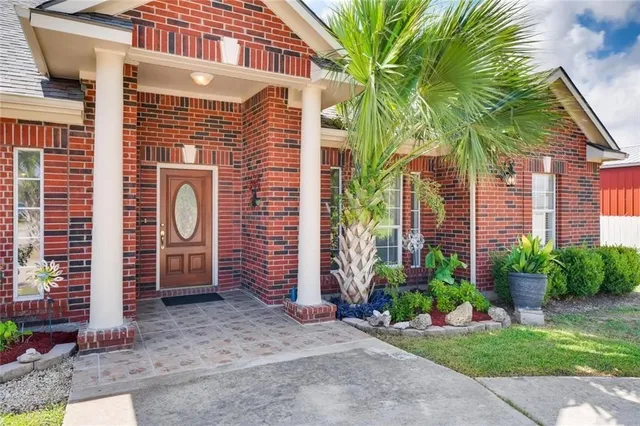 a view of a house with a yard and plants