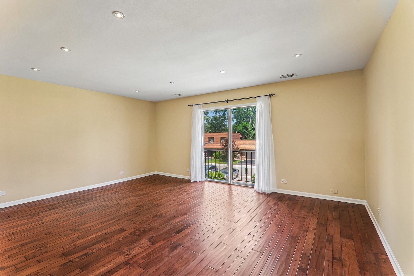 3950 Dundee Road, Unit 203 Northbrook, IL 60062 - Photo 9 of 35 Gallery Image 9