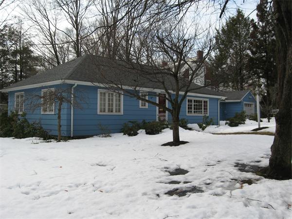 33 Roslyn Road Newton, MA 02468 - Photo 1 of 28