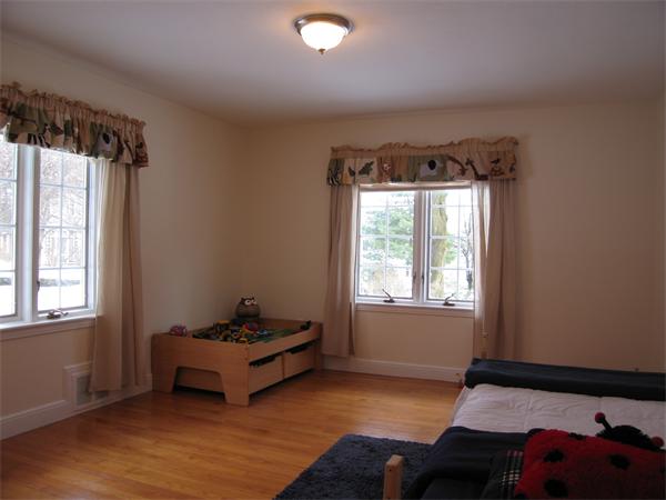 33 Roslyn Road Newton, MA 02468 - Photo 23 of 28