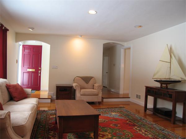33 Roslyn Road Newton, MA 02468 - Photo 4 of 28
