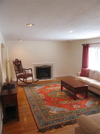 33 Roslyn Road Newton, MA 02468 - Photo 5 of 28
