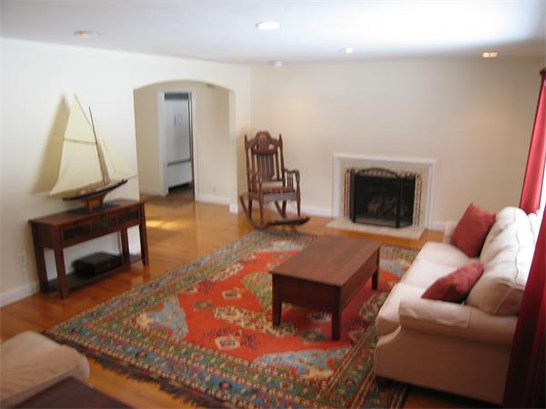 33 Roslyn Road Newton, MA 02468 - Photo 6 of 28