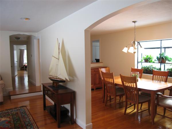 33 Roslyn Road Newton, MA 02468 - Photo 8 of 28