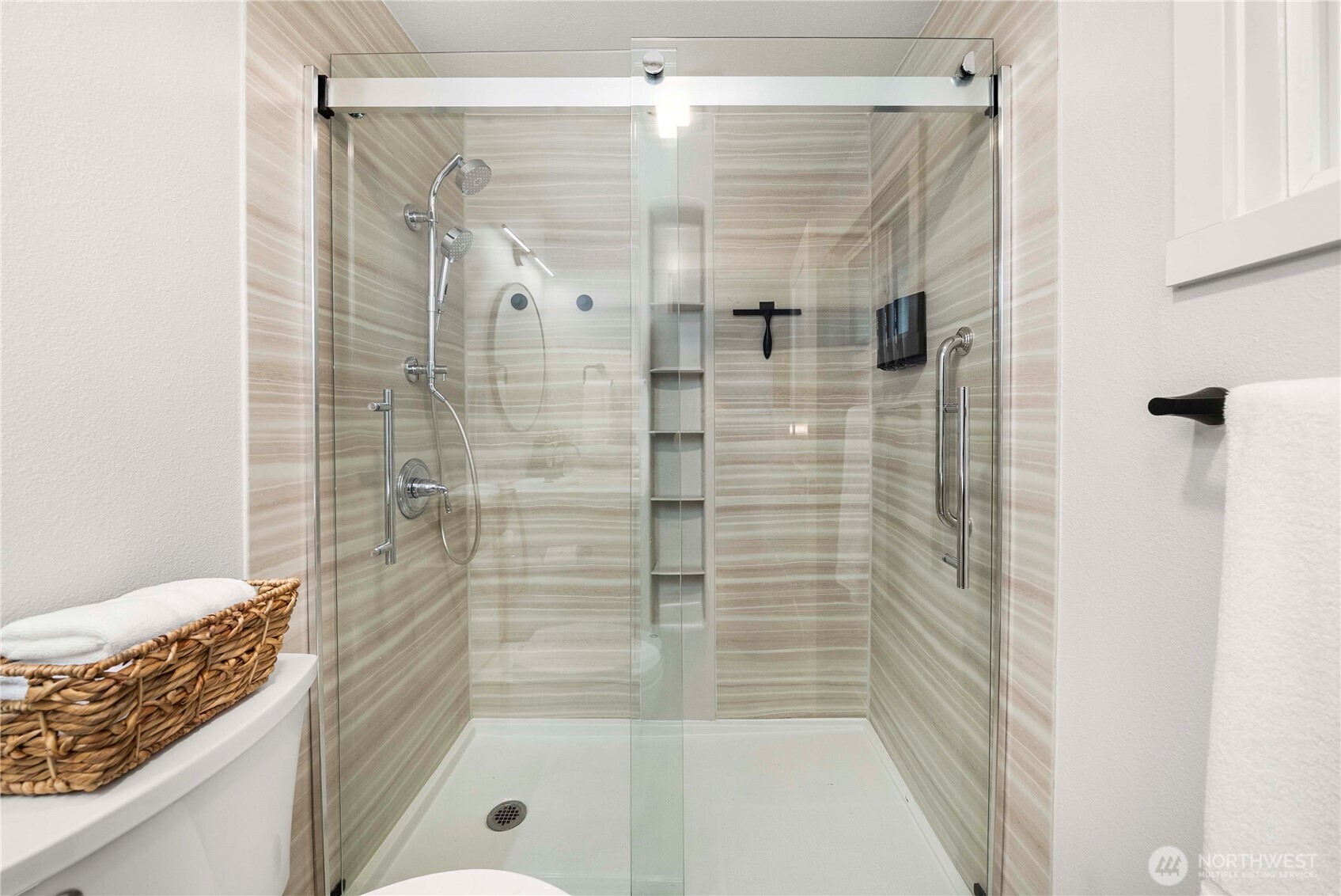 622 South 150th Street Burien, WA 98148 - Photo 17 of 25 a bathroom with a shower