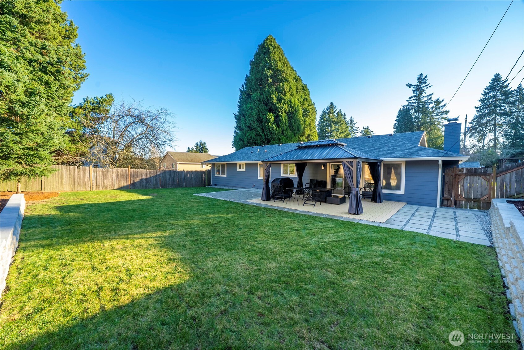 622 South 150th Street Burien, WA 98148 - Photo 2 of 25 a front view of a house with yard patio and green space