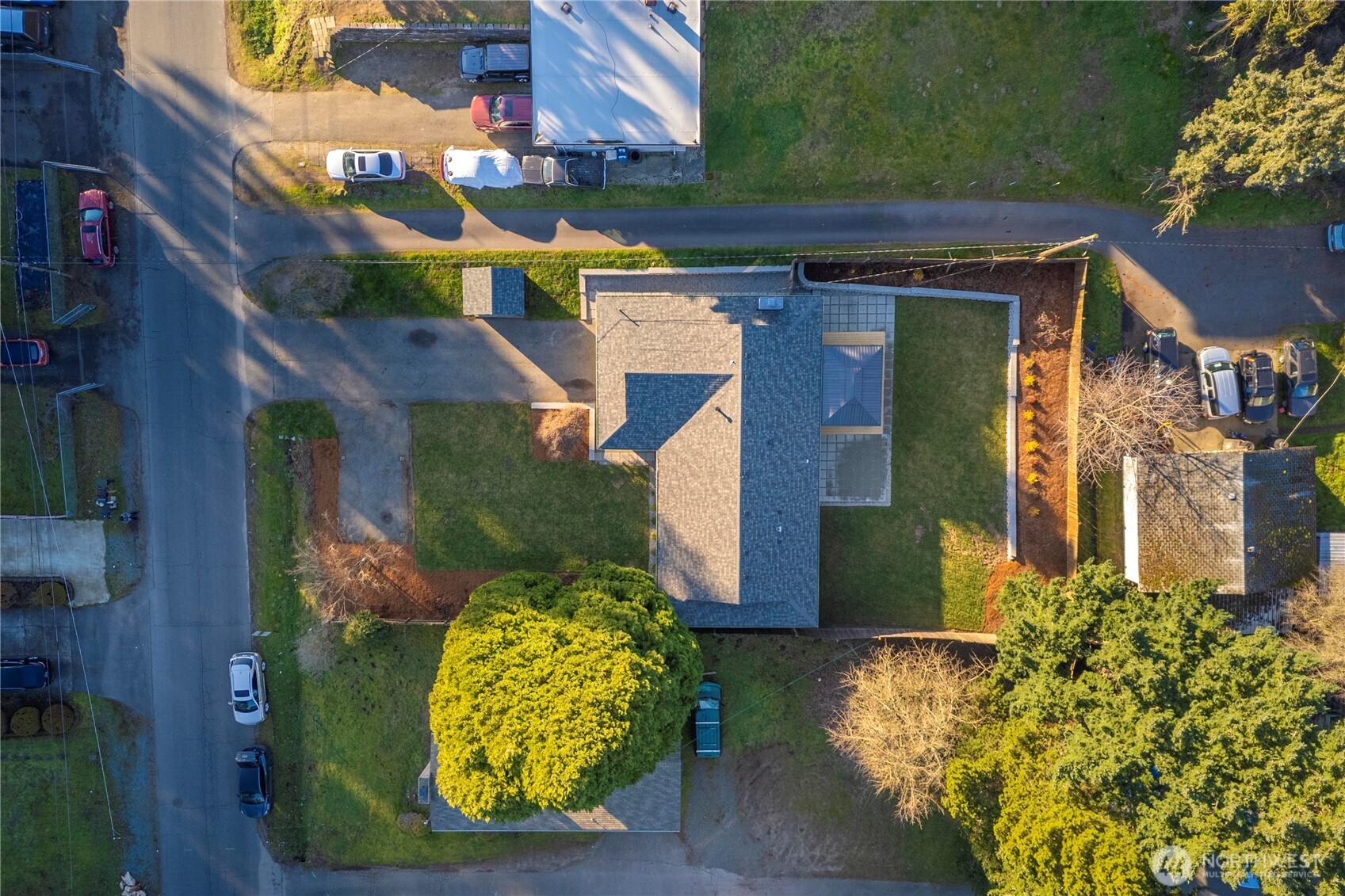 622 South 150th Street Burien, WA 98148 - Photo 24 of 25 front view of a house with a yard