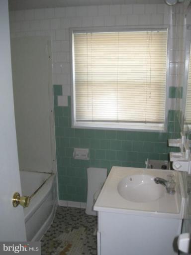 3117 Vulcan Road Dundalk, MD 21222 - Photo 8 of 17 Bath #1