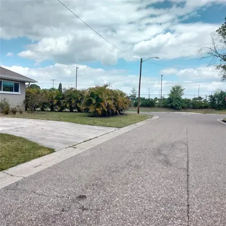 $2,850 | 351 Davenport Avenue Northeast, St. Petersburg, FL 33702