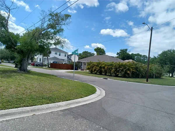 $2,850 | 351 Davenport Avenue Northeast, St. Petersburg, FL 33702
