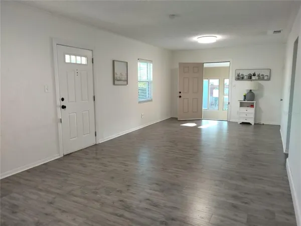 $2,850 | 351 Davenport Avenue Northeast, St. Petersburg, FL 33702