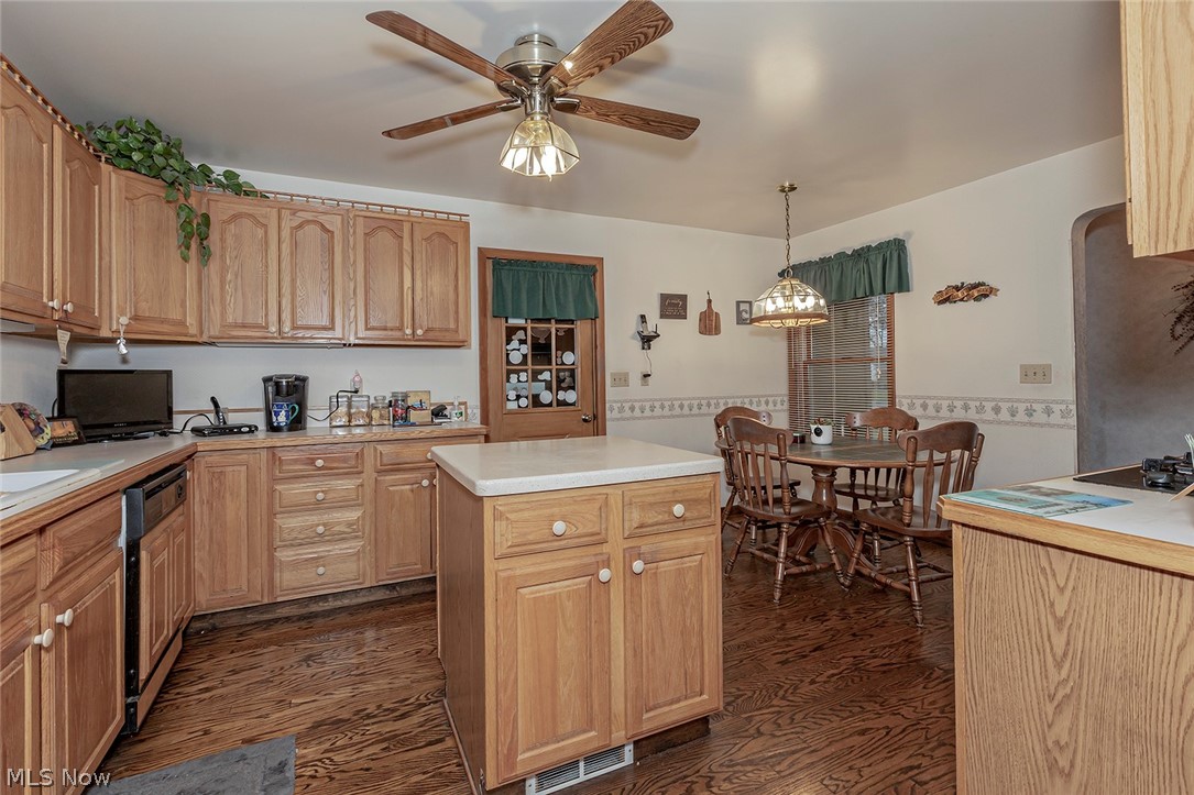 1401 Sunview Road Lyndhurst, OH 44124 - Photo 8 of 34