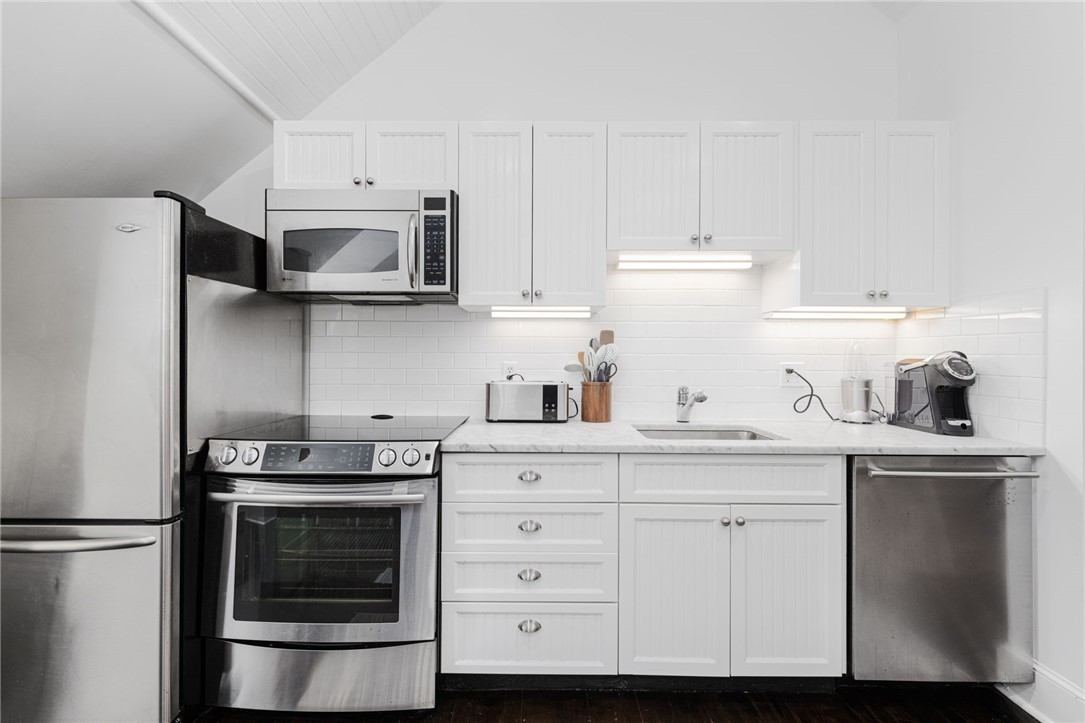 8 Brenton Road, Unit 3 Newport, RI 02840 - Photo 11 of 21