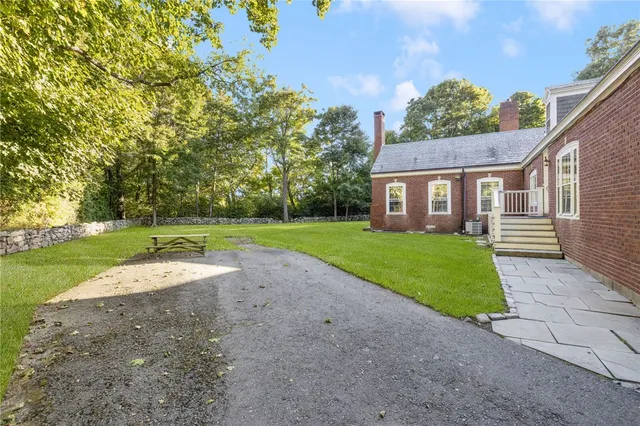 $3,250 | 8 Brenton Road, Unit 3, Newport, RI 02840