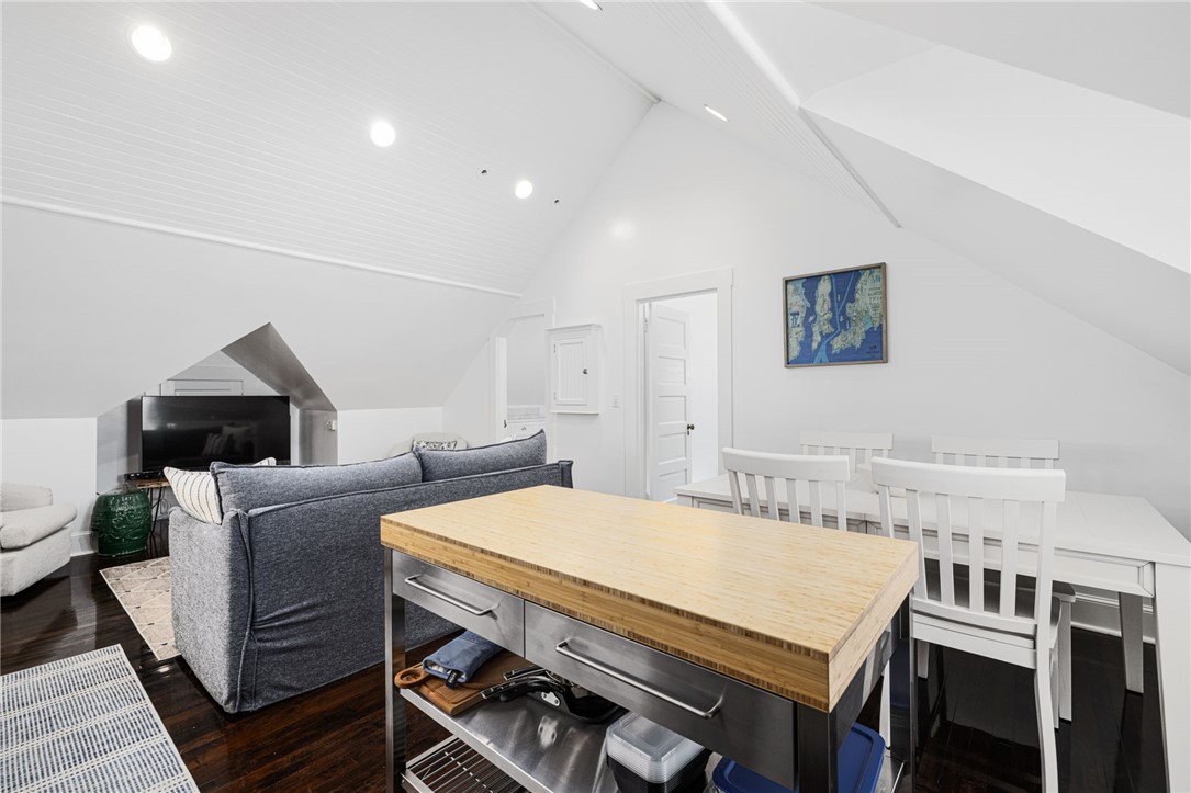 8 Brenton Road, Unit 3 Newport, RI 02840 - Photo 10 of 21