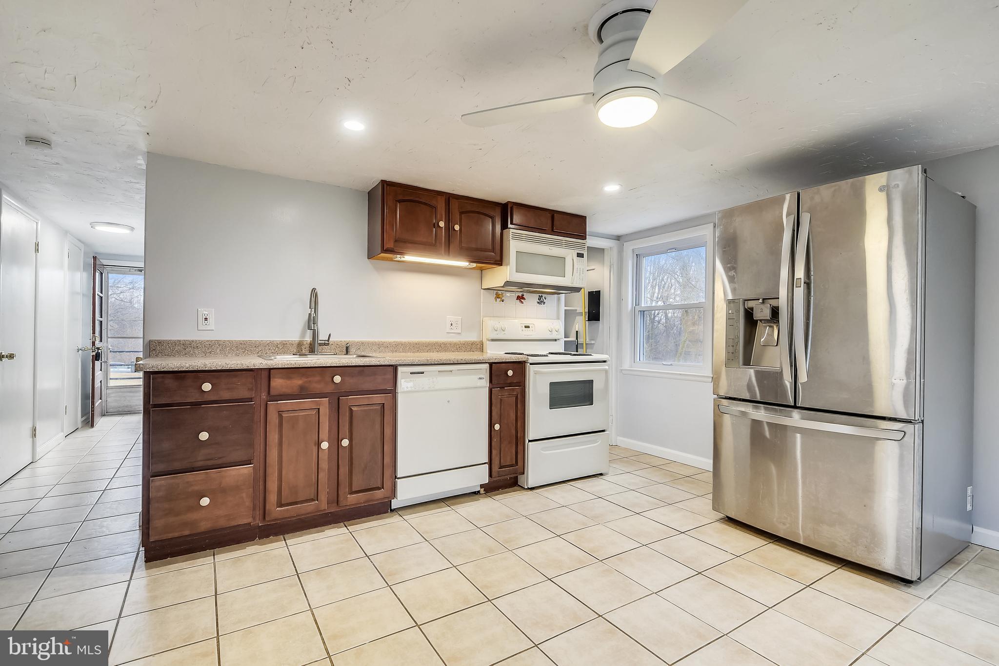 8540 Dogwood Road Baltimore, MD 21244 - Photo 5 of 36