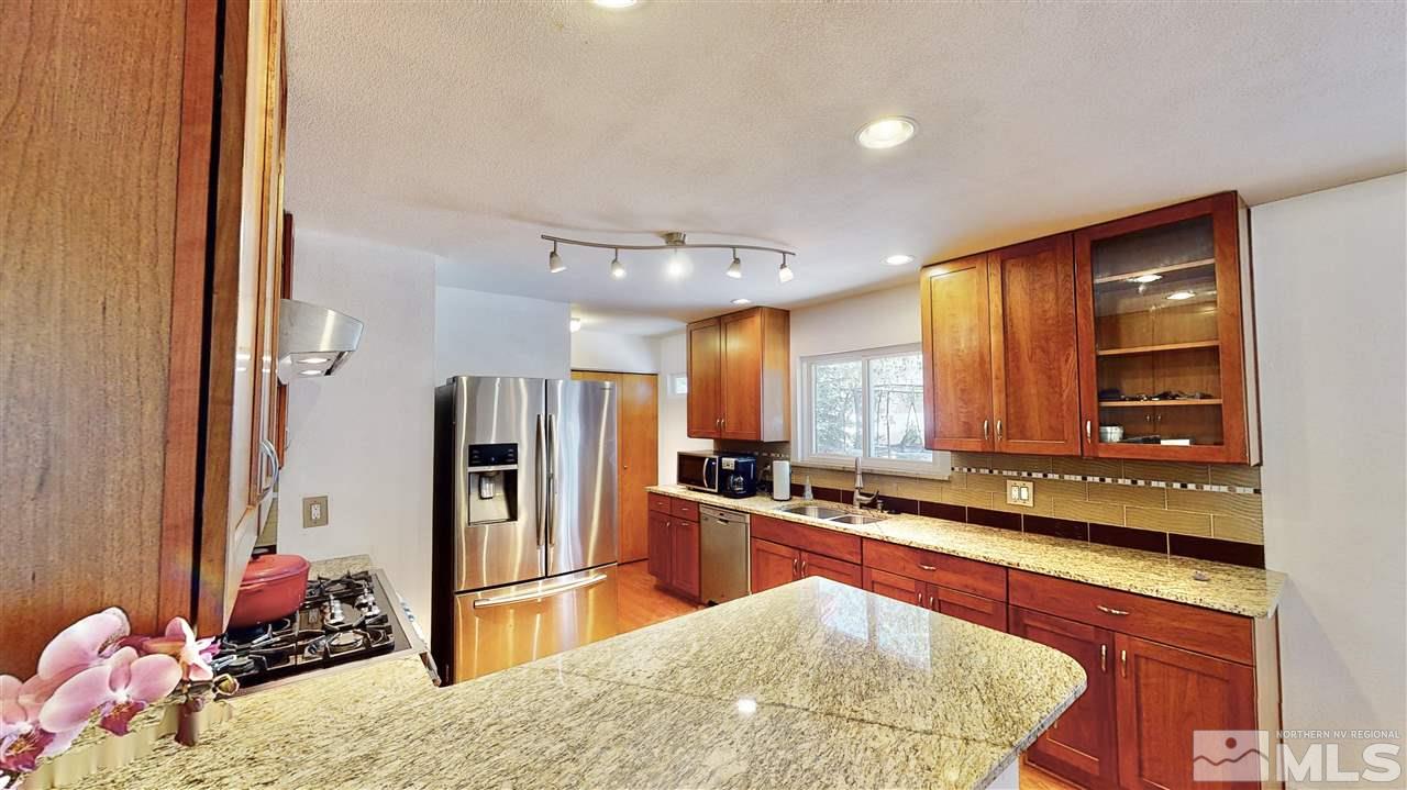 11675 Mistletoe Street Reno, NV 89506 - Photo 7 of 38 Photo 7