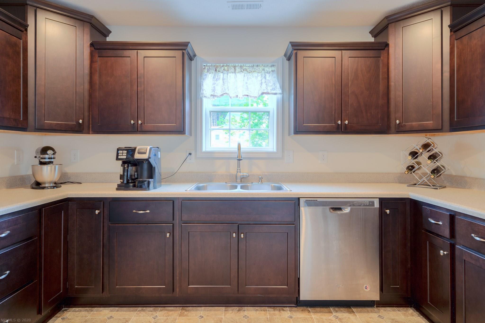 7698 Brooklyn Road Radford, VA 24141 - Photo 17 of 27 Gallery Image 17