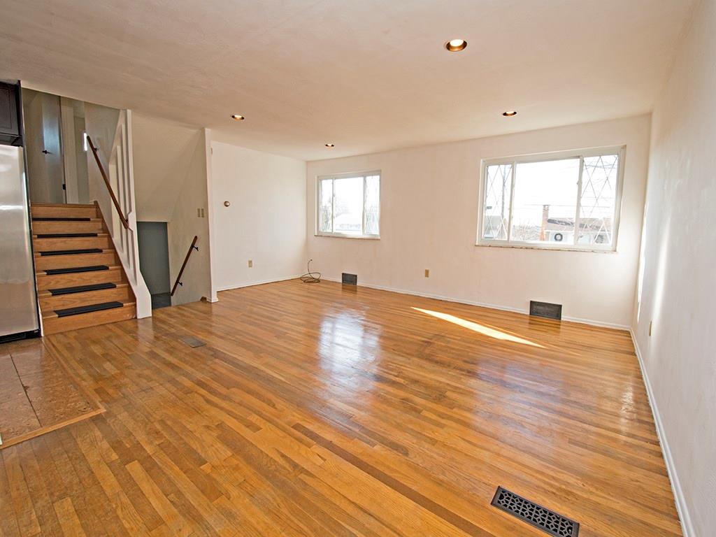 929 Lindsay Road Carnegie, PA 15106 - Photo 3 of 22 Gallery Image 3