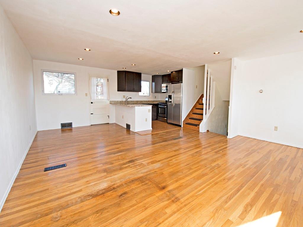 929 Lindsay Road Carnegie, PA 15106 - Photo 4 of 22 Gallery Image 4
