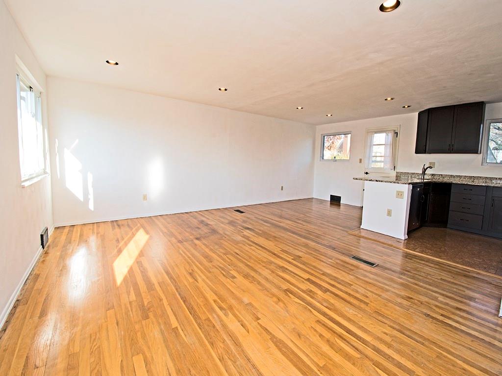 929 Lindsay Road Carnegie, PA 15106 - Photo 5 of 22 Gallery Image 5