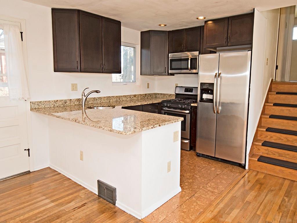 929 Lindsay Road Carnegie, PA 15106 - Photo 6 of 22 Kitchen