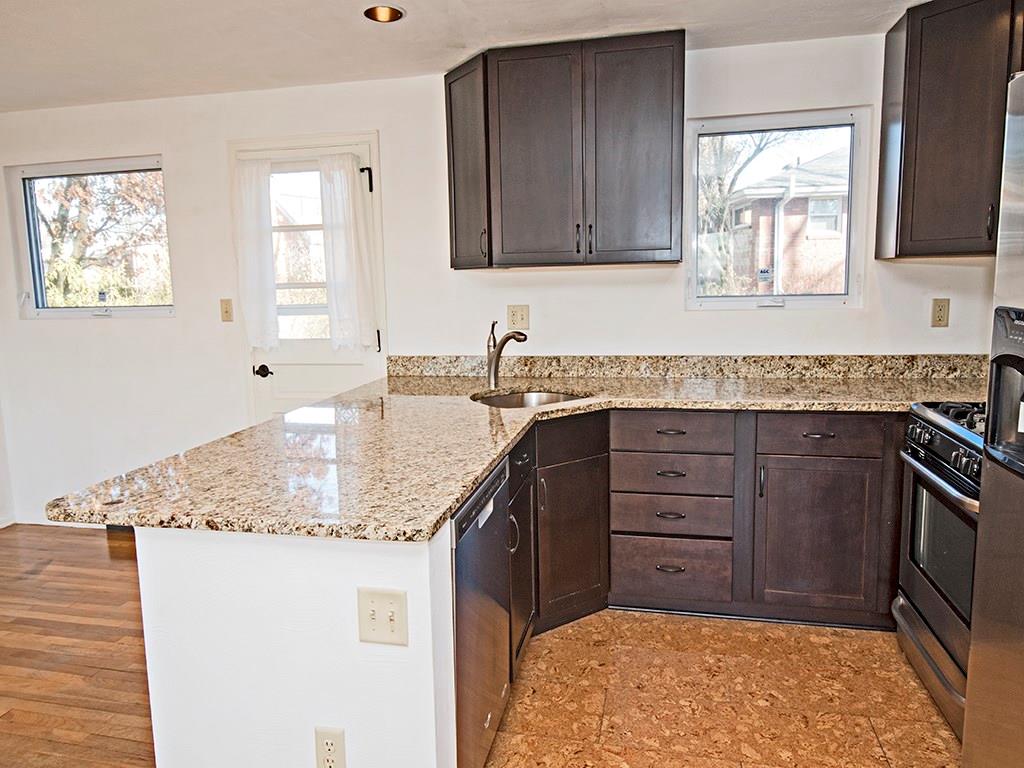 929 Lindsay Road Carnegie, PA 15106 - Photo 7 of 22 Gallery Image 7