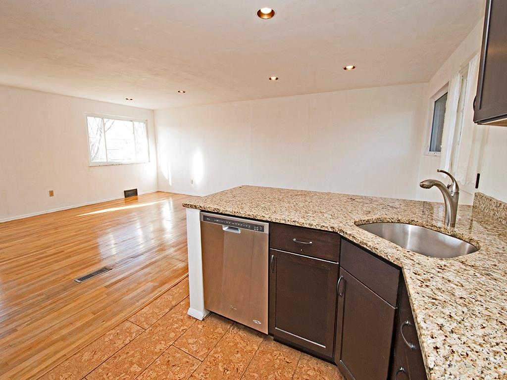 929 Lindsay Road Carnegie, PA 15106 - Photo 9 of 22 Gallery Image 9