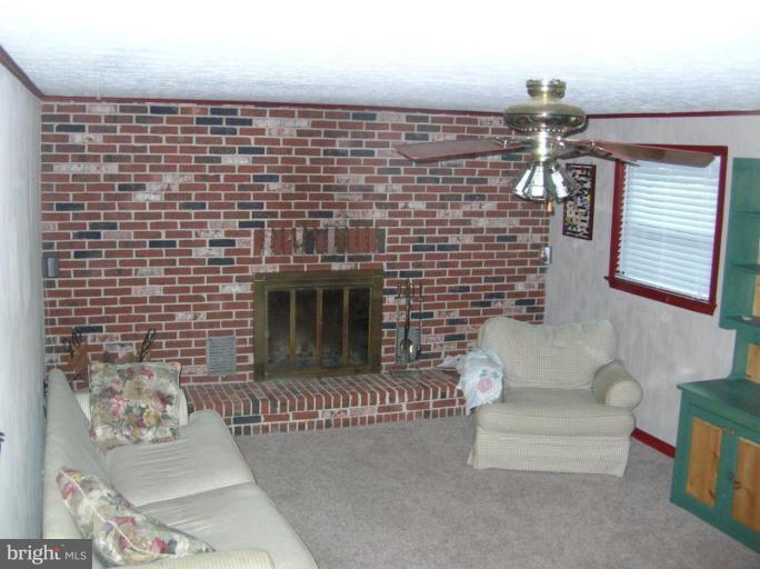 9709 Greenel Road Damascus, MD 20872 - Photo 11 of 23 Family Room