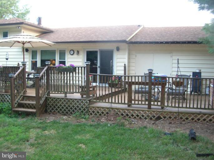 9709 Greenel Road Damascus, MD 20872 - Photo 4 of 23 Deck