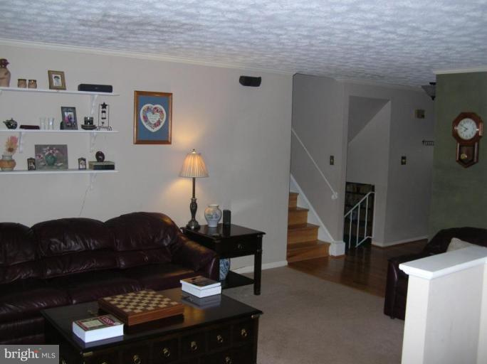 9709 Greenel Road Damascus, MD 20872 - Photo 7 of 23 Living Room
