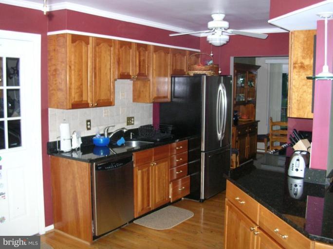 9709 Greenel Road Damascus, MD 20872 - Photo 9 of 23 Kitchen