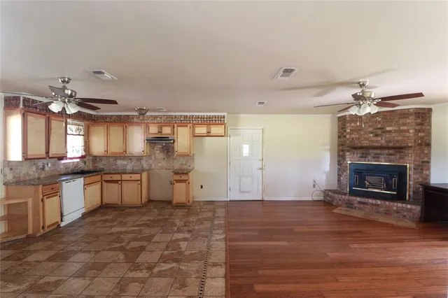 $194,900 | 212 Palmer Drive, Comanche, TX 76442