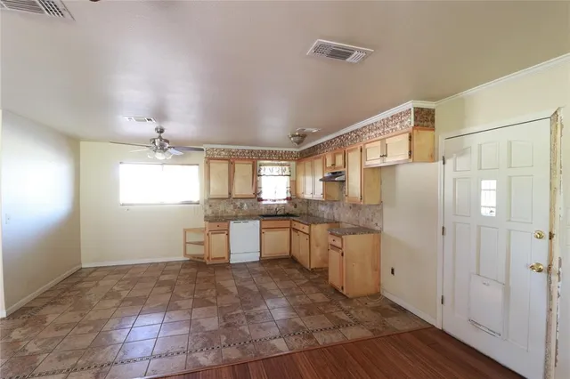 $194,900 | 212 Palmer Drive, Comanche, TX 76442