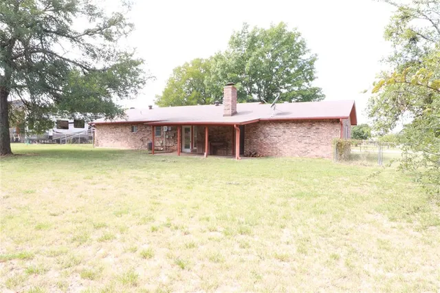 $194,900 | 212 Palmer Drive, Comanche, TX 76442