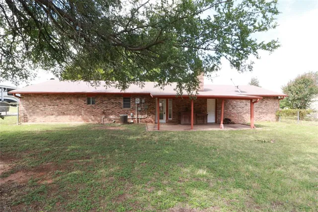 $194,900 | 212 Palmer Drive, Comanche, TX 76442