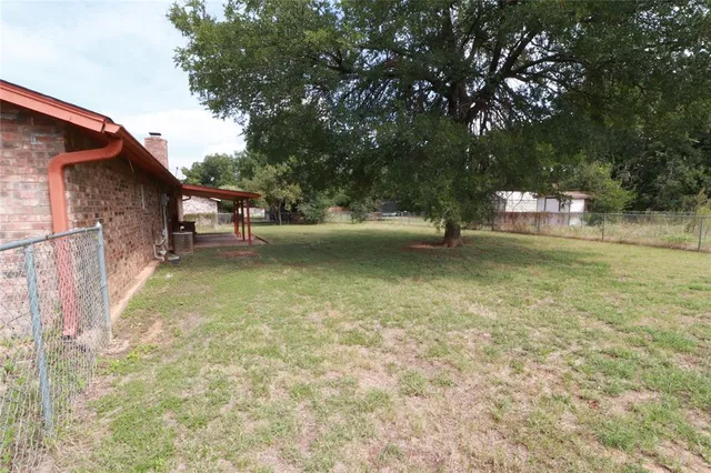 $194,900 | 212 Palmer Drive, Comanche, TX 76442