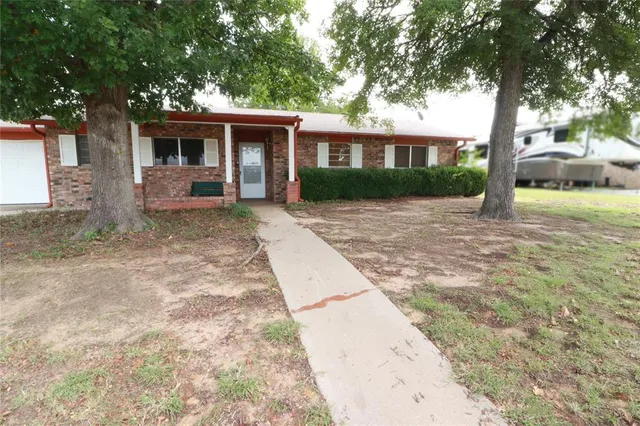 $194,900 | 212 Palmer Drive, Comanche, TX 76442