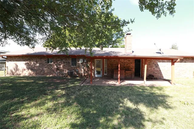 $194,900 | 212 Palmer Drive, Comanche, TX 76442