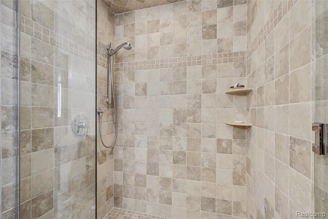 711 Rivenoak Street Birmingham, MI 48009 - Photo 28 of 58 dsc03481-dsc03483.jpg