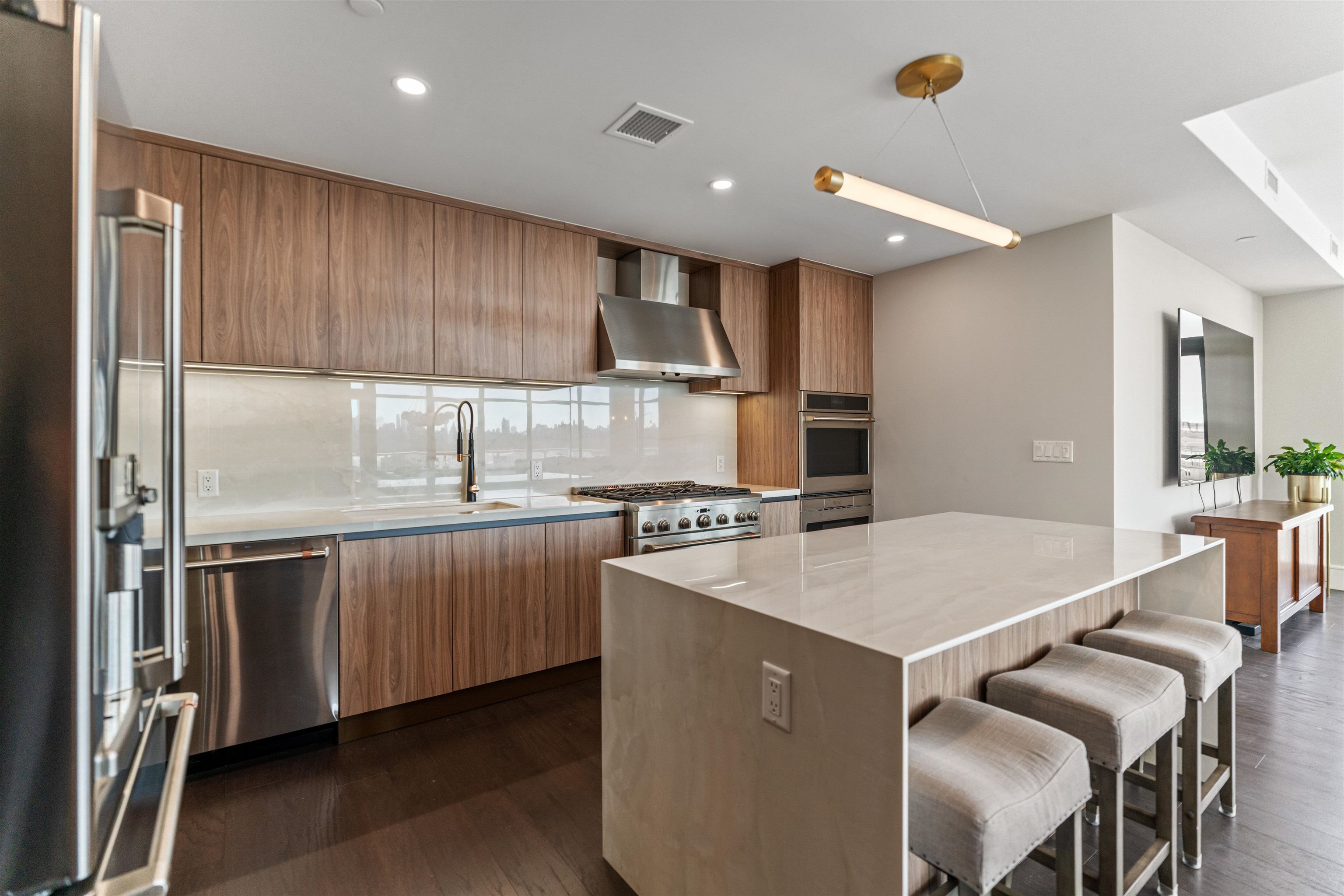 8701 Churchill Road, Unit 901 North Bergen, NJ 07047 - Photo 11 of 46 Gallery Image 11