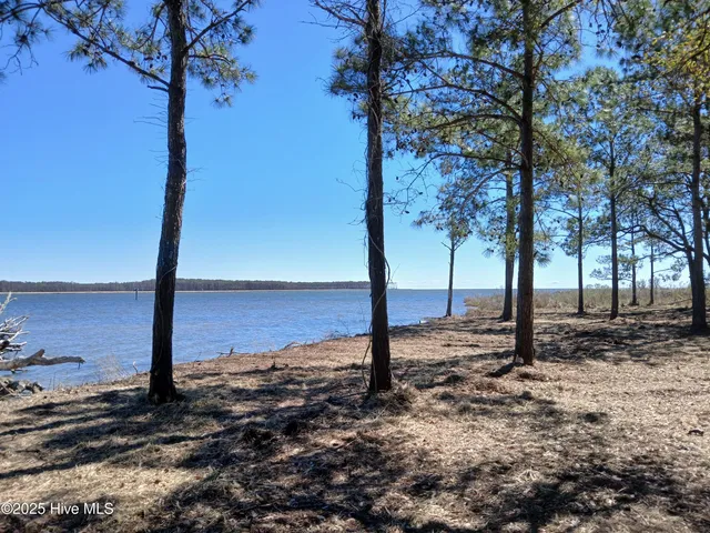 $469,500 | 1 Live Oak Drive, Bayboro, NC 28515