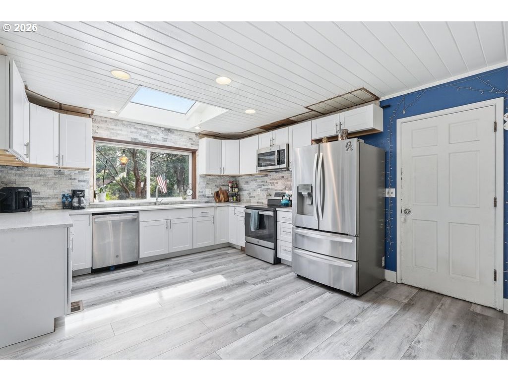6337 Southeast Brownlee Road Milwaukie, OR 97267 - Photo 11 of 48