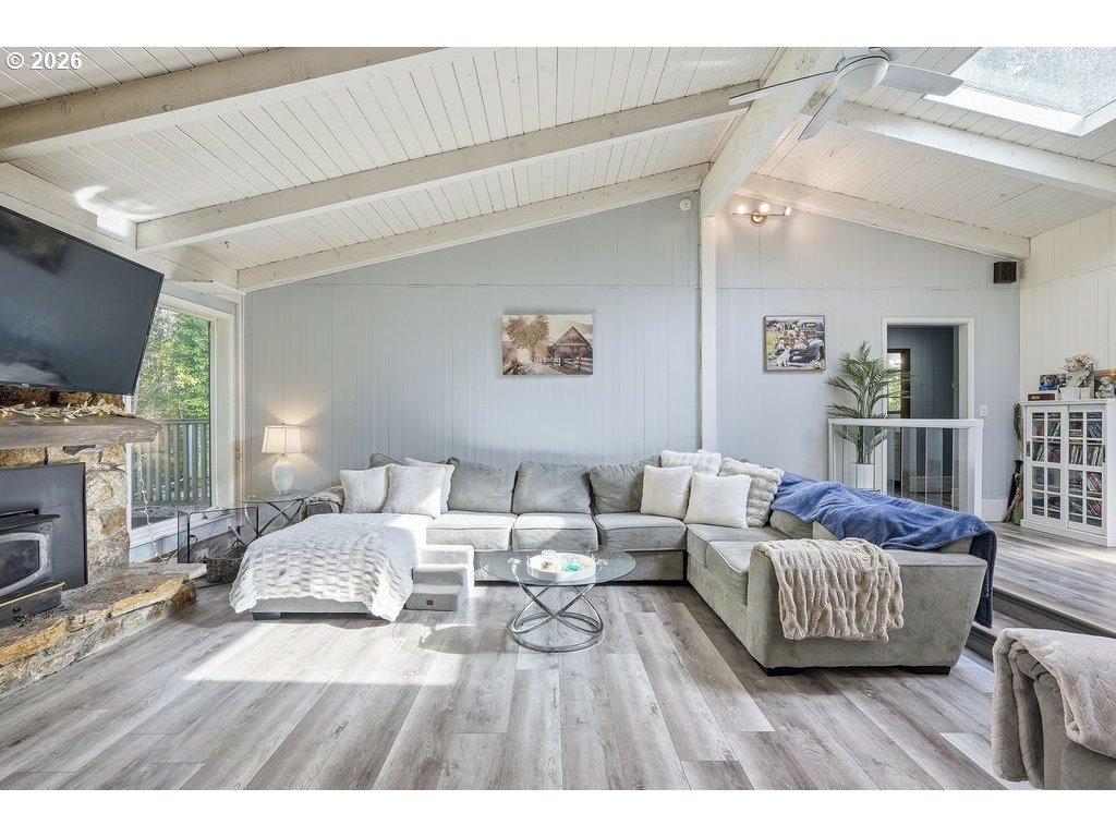 6337 Southeast Brownlee Road Milwaukie, OR 97267 - Photo 7 of 48