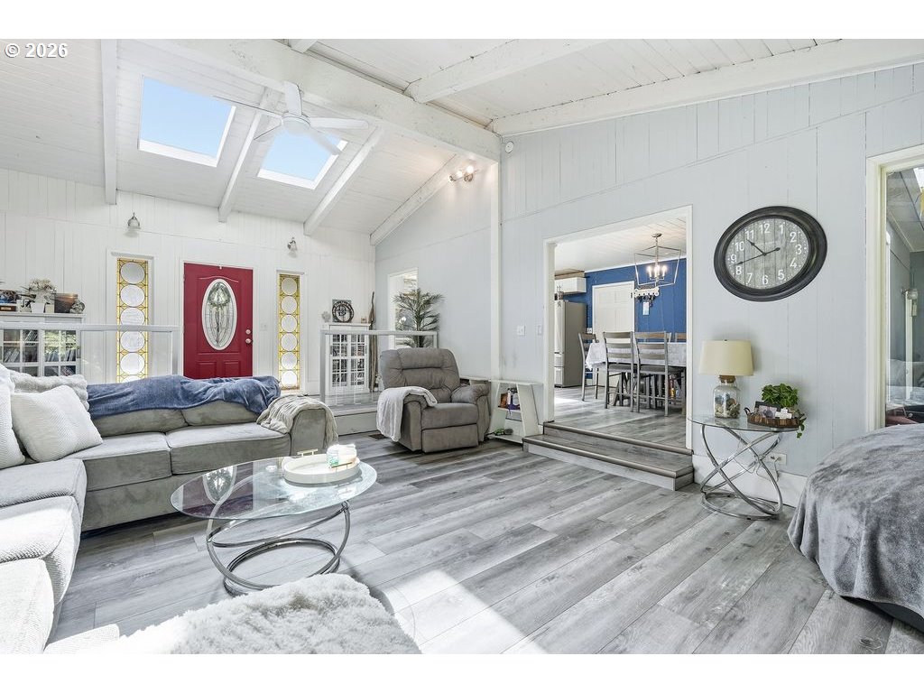 6337 Southeast Brownlee Road Milwaukie, OR 97267 - Photo 8 of 48