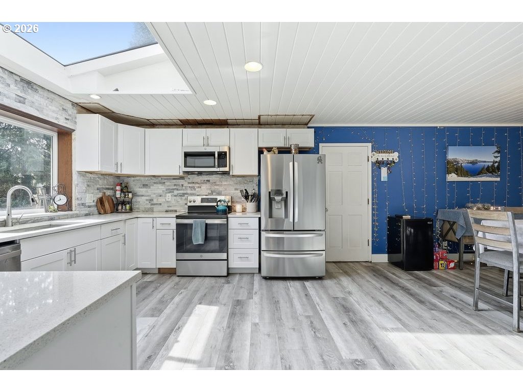 6337 Southeast Brownlee Road Milwaukie, OR 97267 - Photo 9 of 48