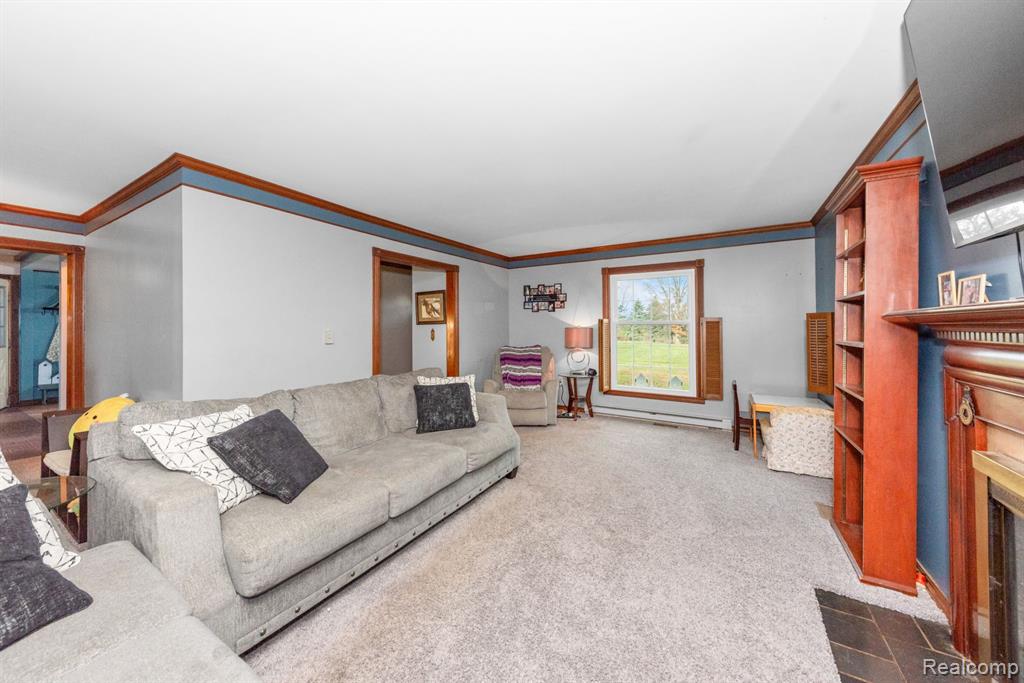 8330 Allen Road Fenton, MI 48430 - Photo 6 of 57