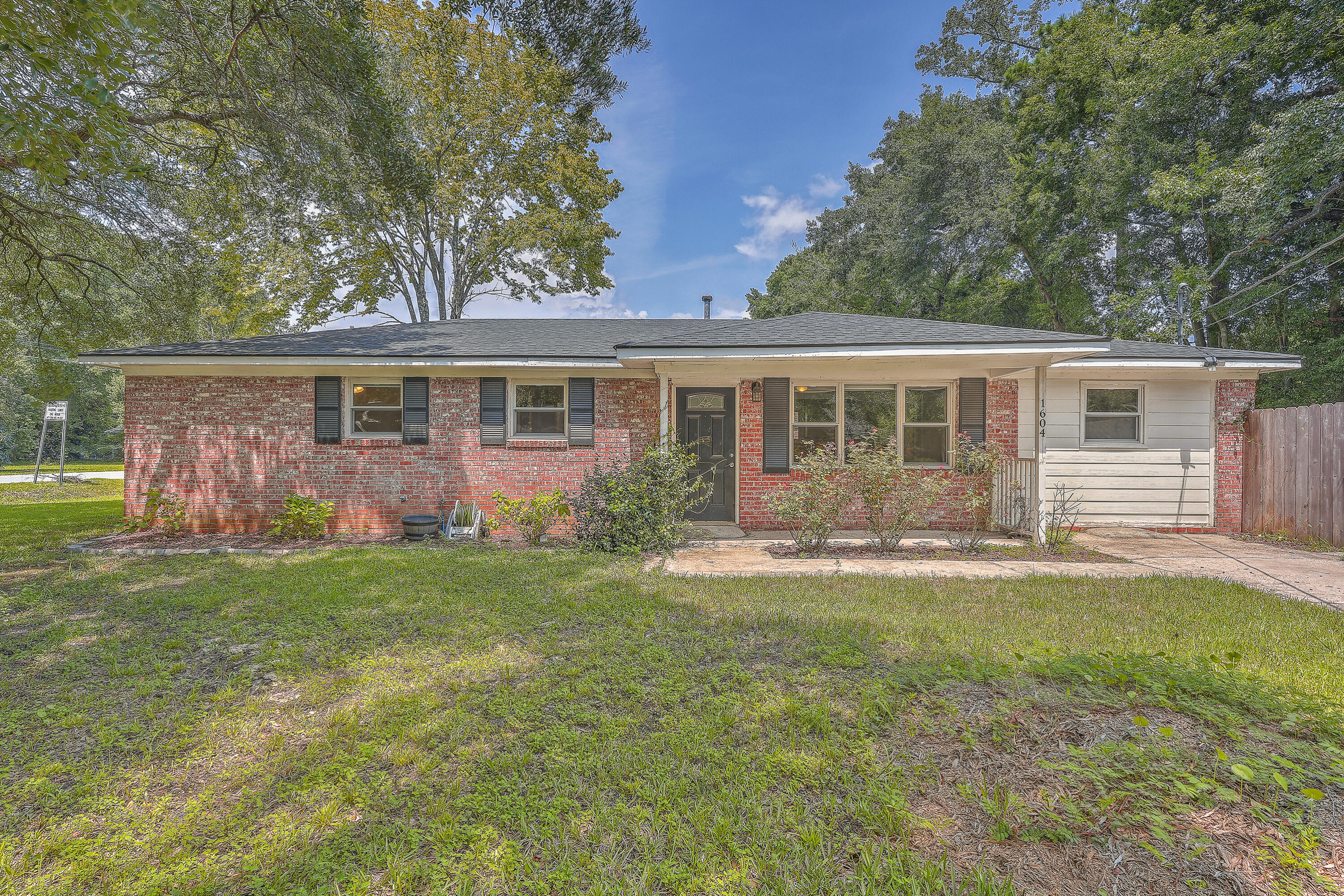 1604 Pineview Road Charleston, SC 29407 - Photo 1 of 29 ZYN_8270_1_2_3_4_5_6