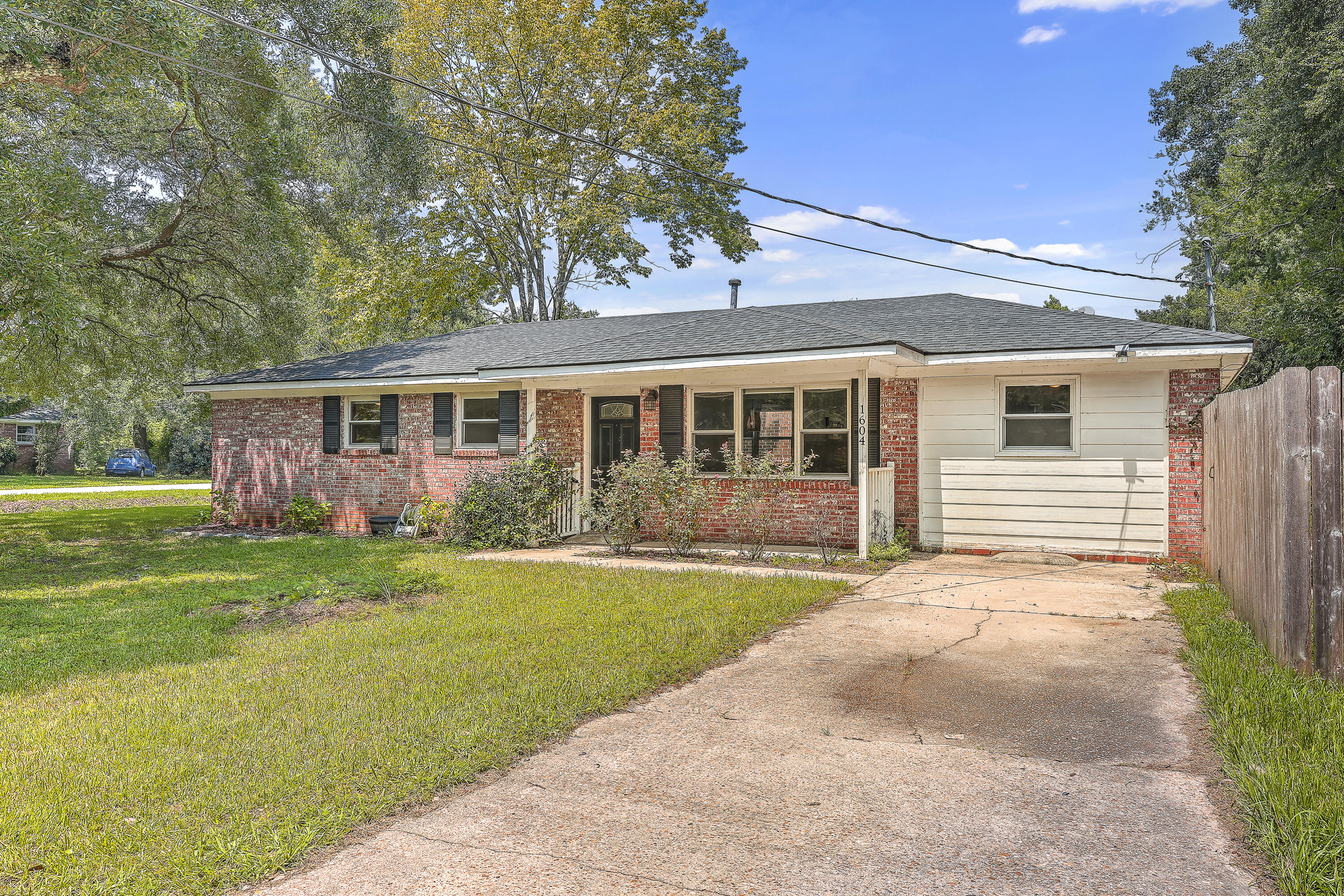 1604 Pineview Road Charleston, SC 29407 - Photo 3 of 29 ZYN_8263_4_5_6_7_8_9